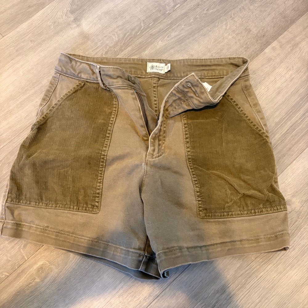 Alpine Women's Tan Shorts